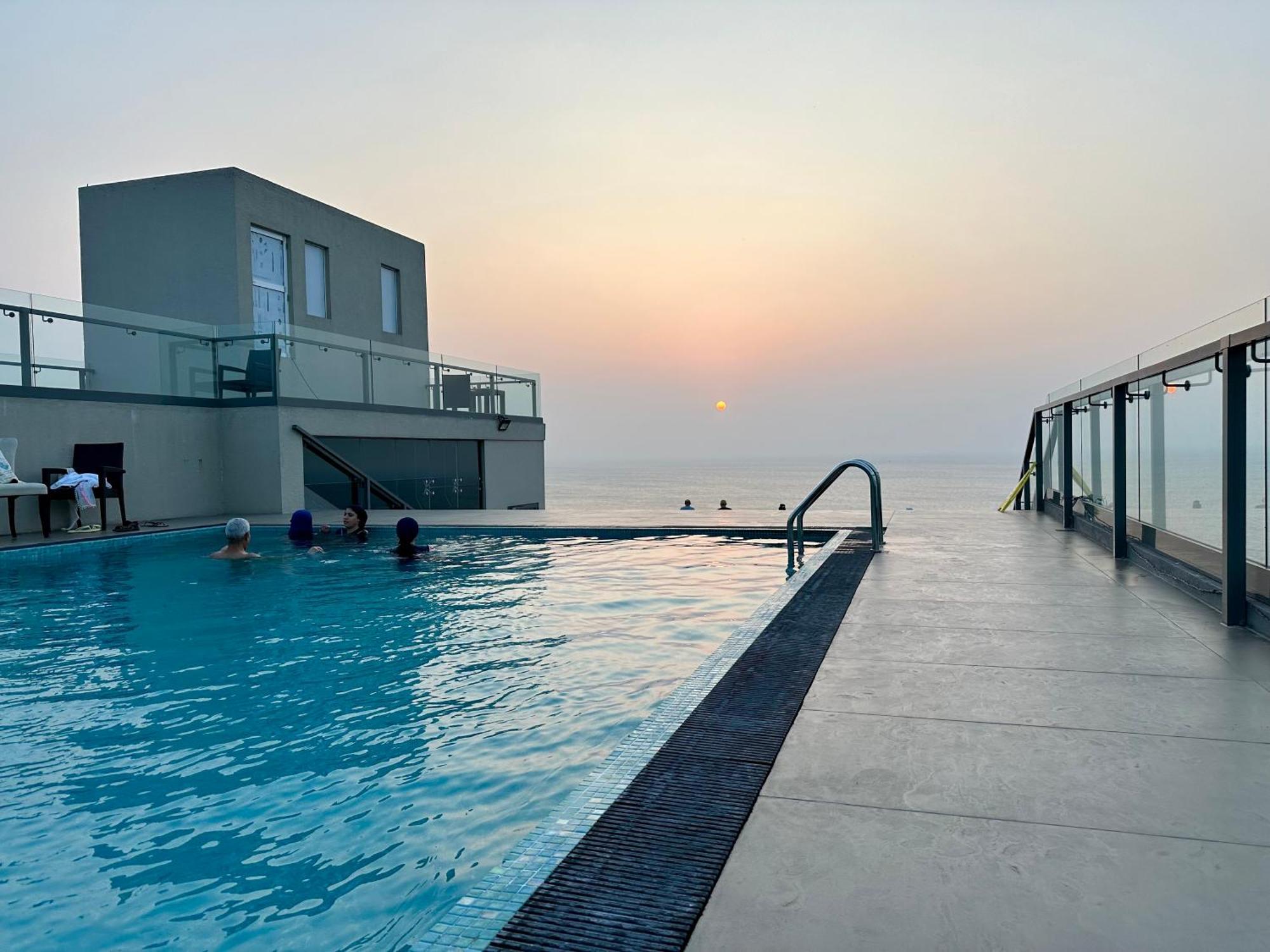 Ocean Breeze Hotel Residencies Britlanka Apartments Negombo Luaran gambar