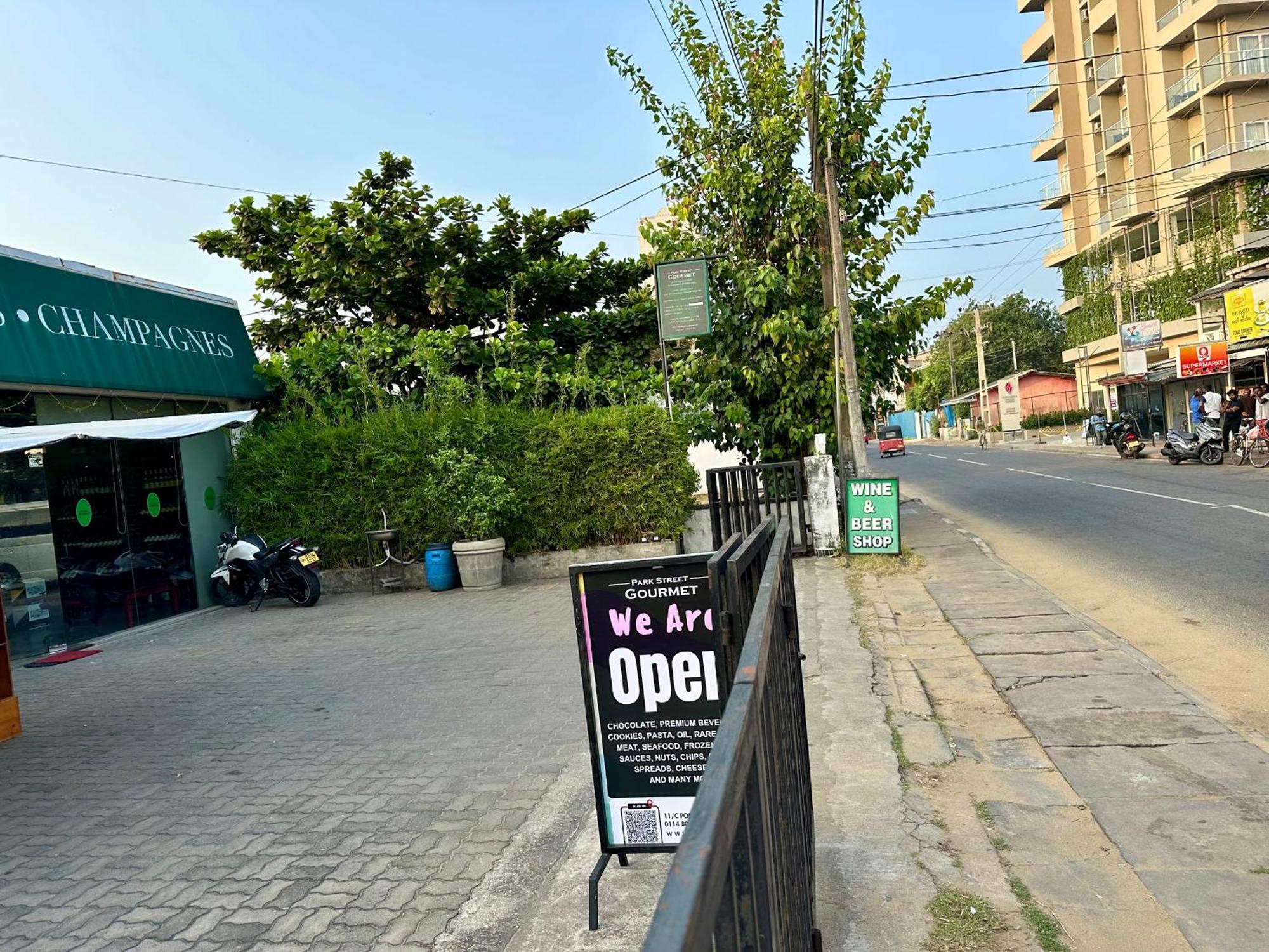 Ocean Breeze Hotel Residencies Britlanka Apartments Negombo Luaran gambar