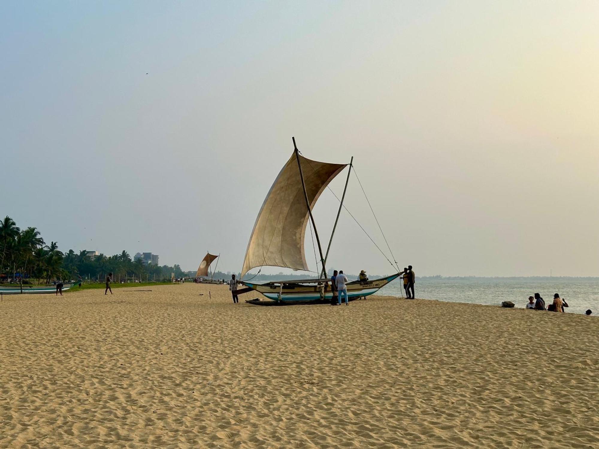 Ocean Breeze Hotel Residencies Britlanka Apartments Negombo Luaran gambar